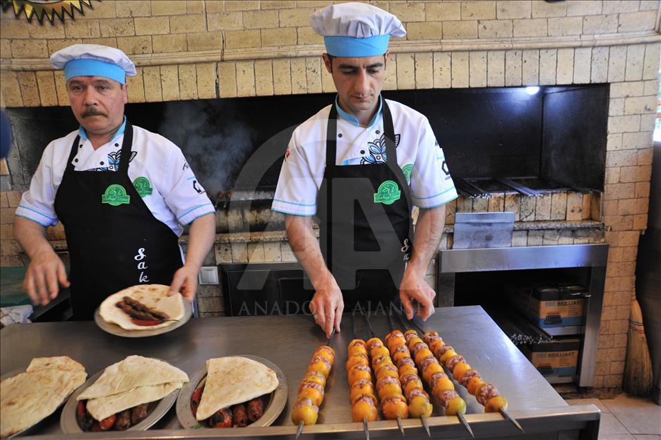 İlkbahar lezzetleri "yenidünya kebabı ve erik tava" sofralarda