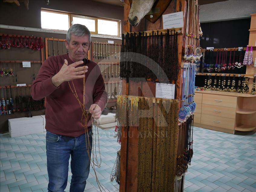 Meyve çekirdekleri ve bitki tohumları takıya dönüşüyor