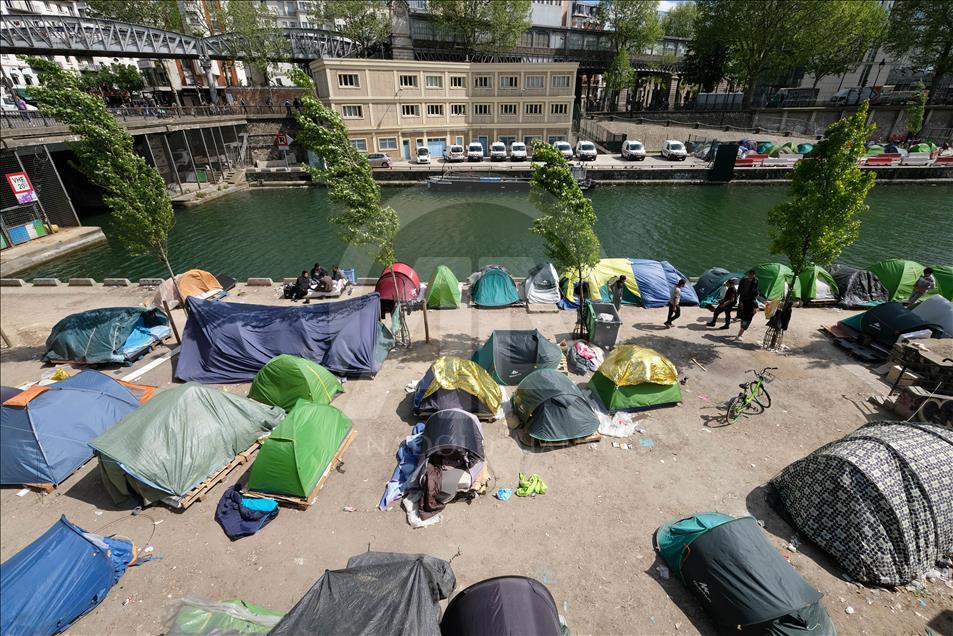 Migrants in Paris