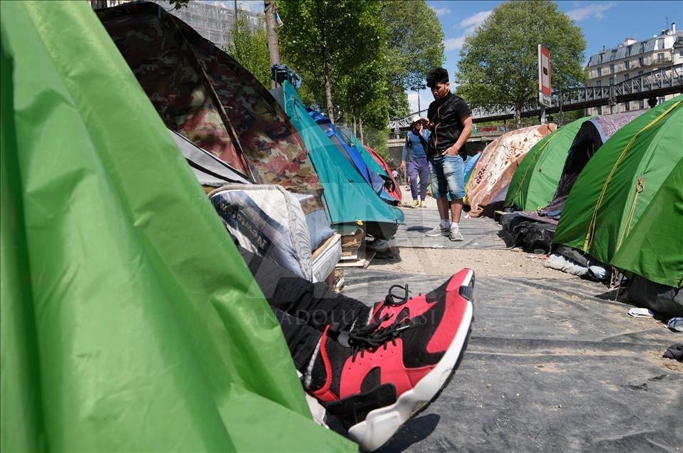 Migrants in Paris