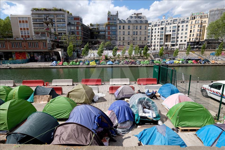 Migrants in Paris