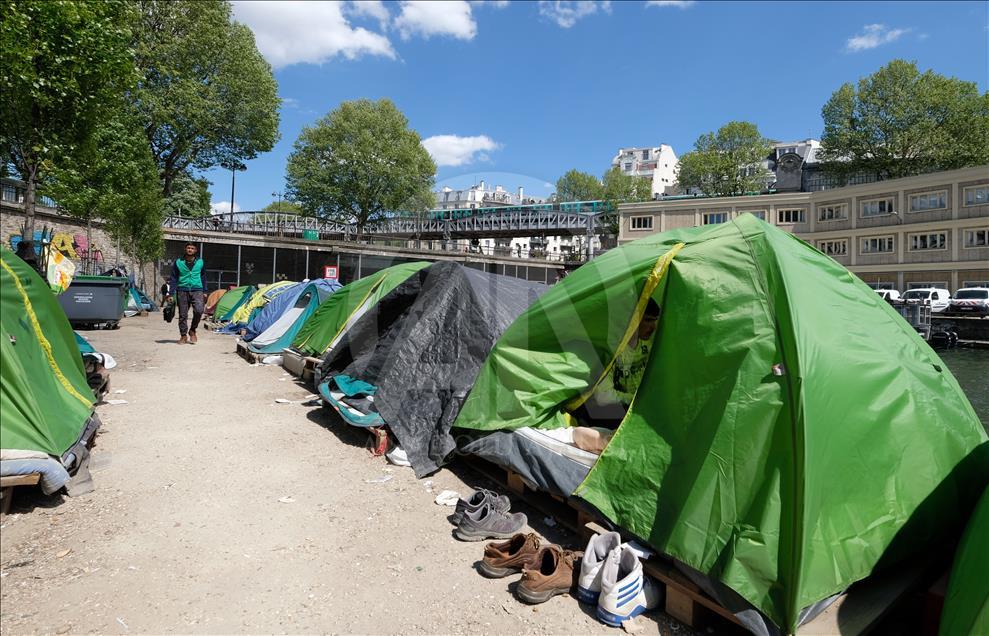 Migrants in Paris