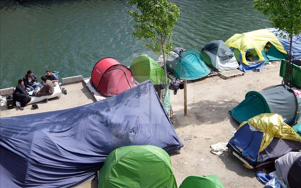 Migrants in Paris