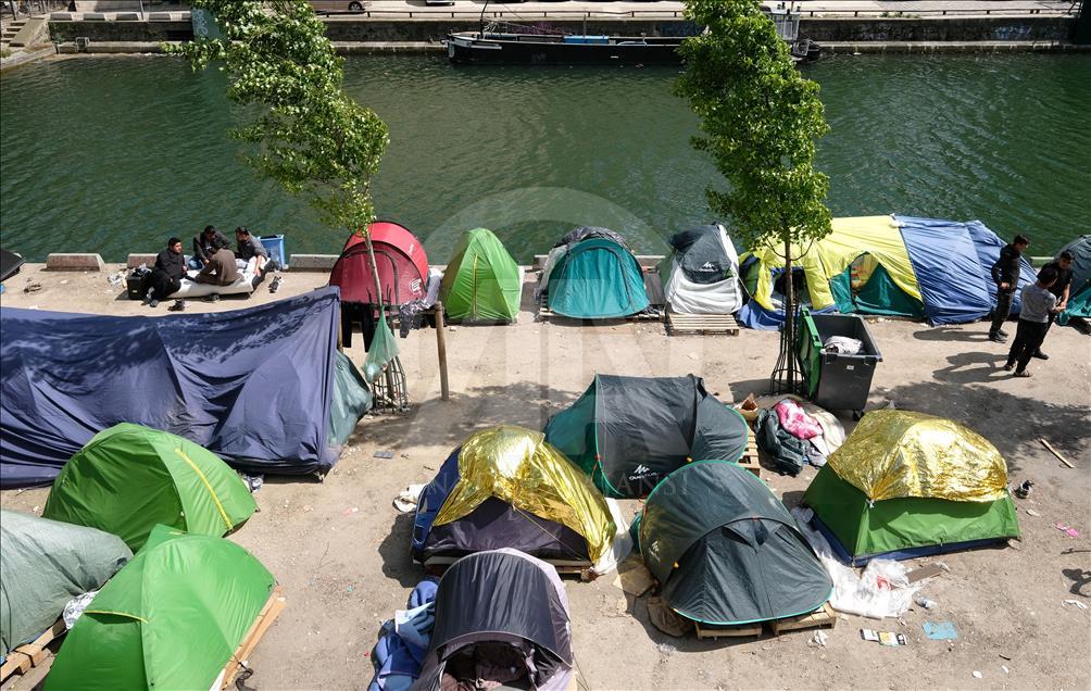 Migrants in Paris