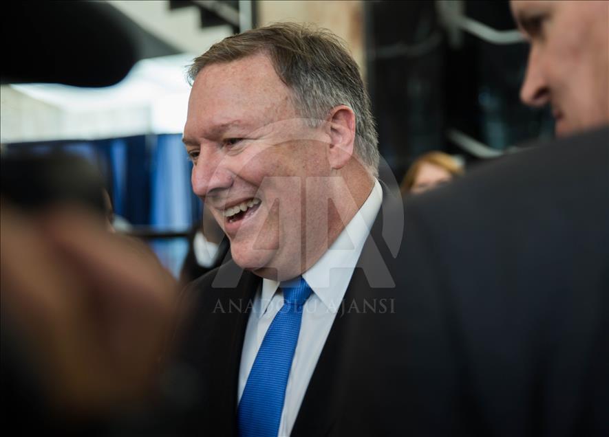 ABD Dışişleri Bakanı Mike Pompeo, bakanlık çalışanları ile buluştu