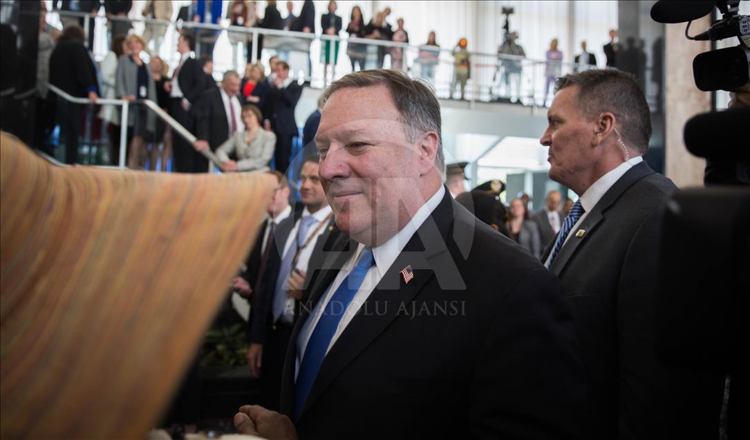 ABD Dışişleri Bakanı Mike Pompeo, bakanlık çalışanları ile buluştu