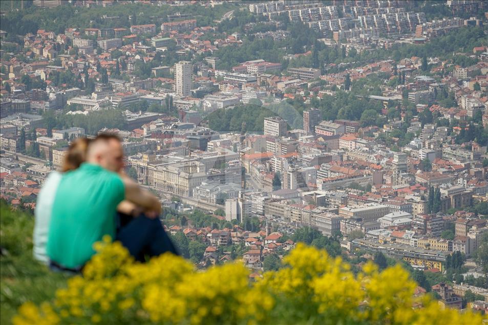 Na Trebeviću brojni izletnici: Turisti iz EU iznenađeni načinom obilježavanja 1. maja u BiH