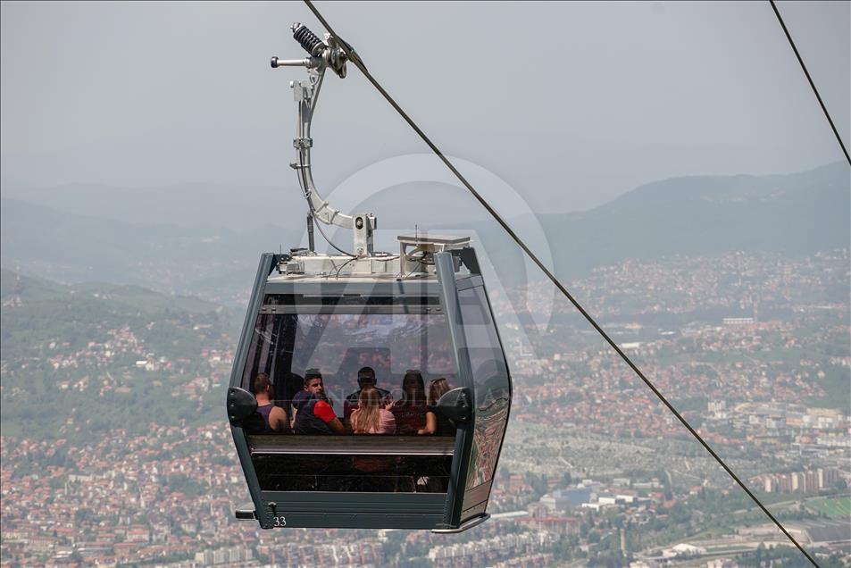 Na Trebeviću brojni izletnici: Turisti iz EU iznenađeni načinom obilježavanja 1. maja u BiH