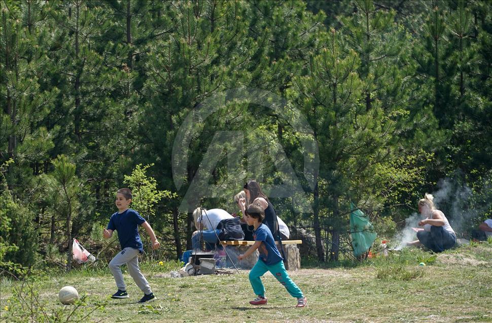 Na Trebeviću brojni izletnici: Turisti iz EU iznenađeni načinom obilježavanja 1. maja u BiH