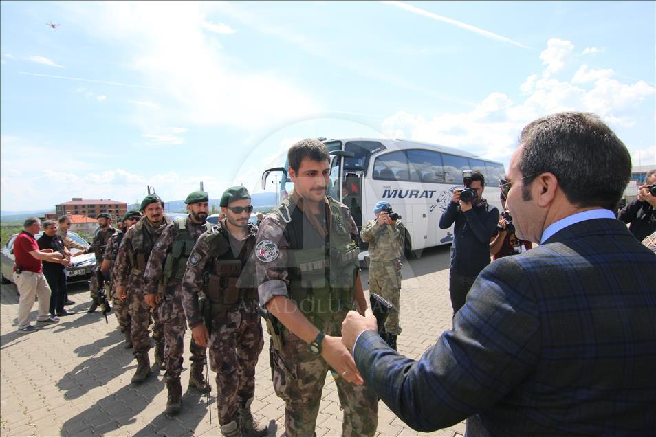 Dualarla Afrin'e uğurlanan PÖH'ler birliklerine döndü