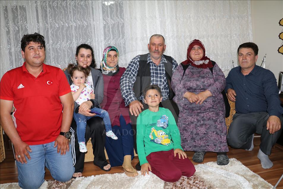 Rıza Kayaalp'in baba evinde şampiyonluk sevinci