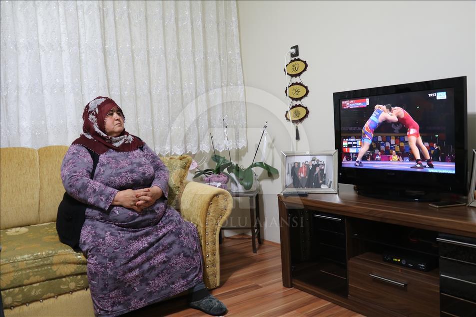 Rıza Kayaalp'in baba evinde şampiyonluk sevinci