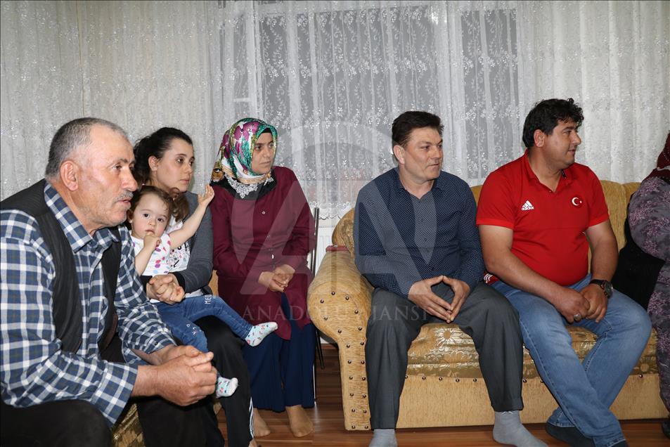 Rıza Kayaalp'in baba evinde şampiyonluk sevinci