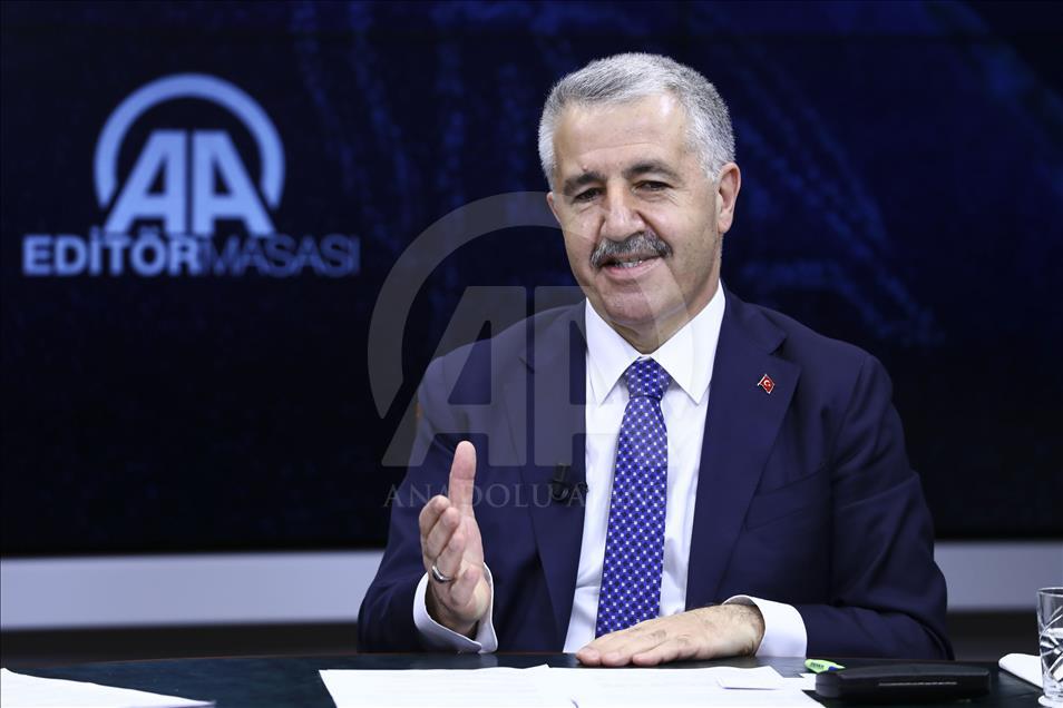 Ulaştırma, Denizcilik ve Haberleşme Bakanı Arslan, AA Editör Masası'nda