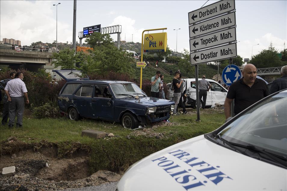 Lots of cars swept away by flood in Ankara