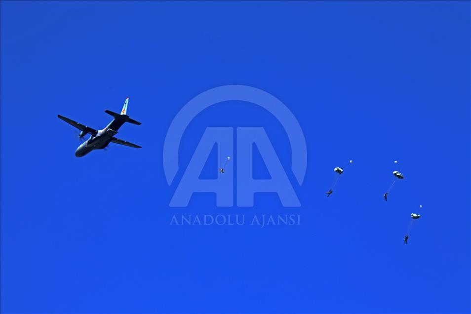 Kazakistan’da Vatan Savunucuları Günü düzenlendi