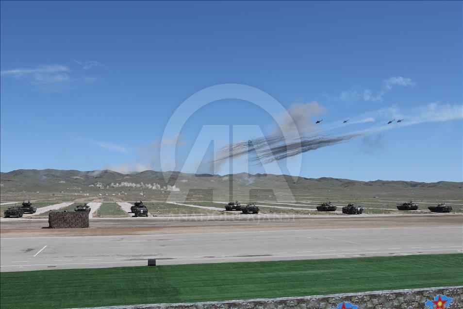 Kazakistan’da Vatan Savunucuları Günü düzenlendi