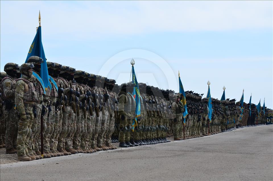 Kazakistan’da Vatan Savunucuları Günü düzenlendi