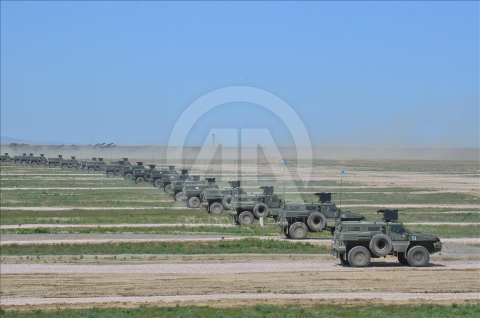 Kazakistan’da Vatan Savunucuları Günü düzenlendi