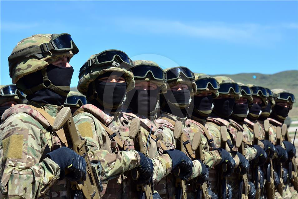 Kazakistan’da Vatan Savunucuları Günü düzenlendi