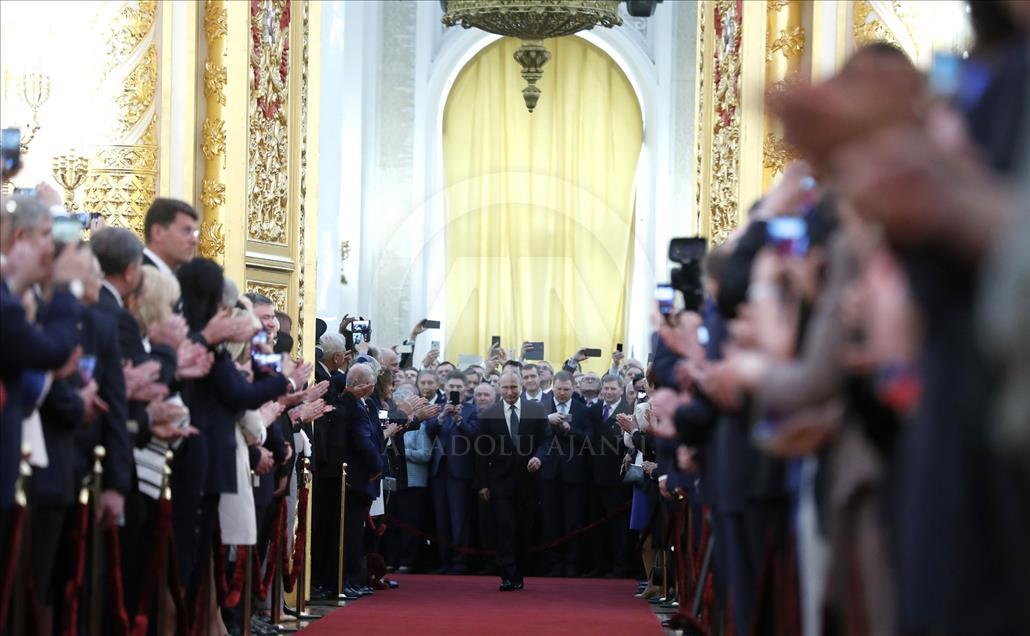 Vladimir Putin kembali berkuasa di Istana Kremlin