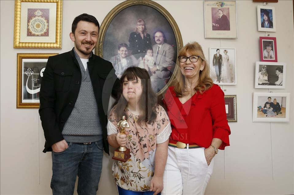 Doktorlara inat Nazlı'yı sevgiyle büyüttüler