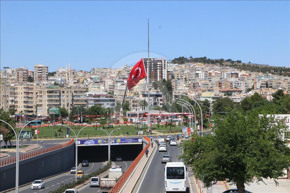 Milli yas nedeniyle bayraklar yarıya indi