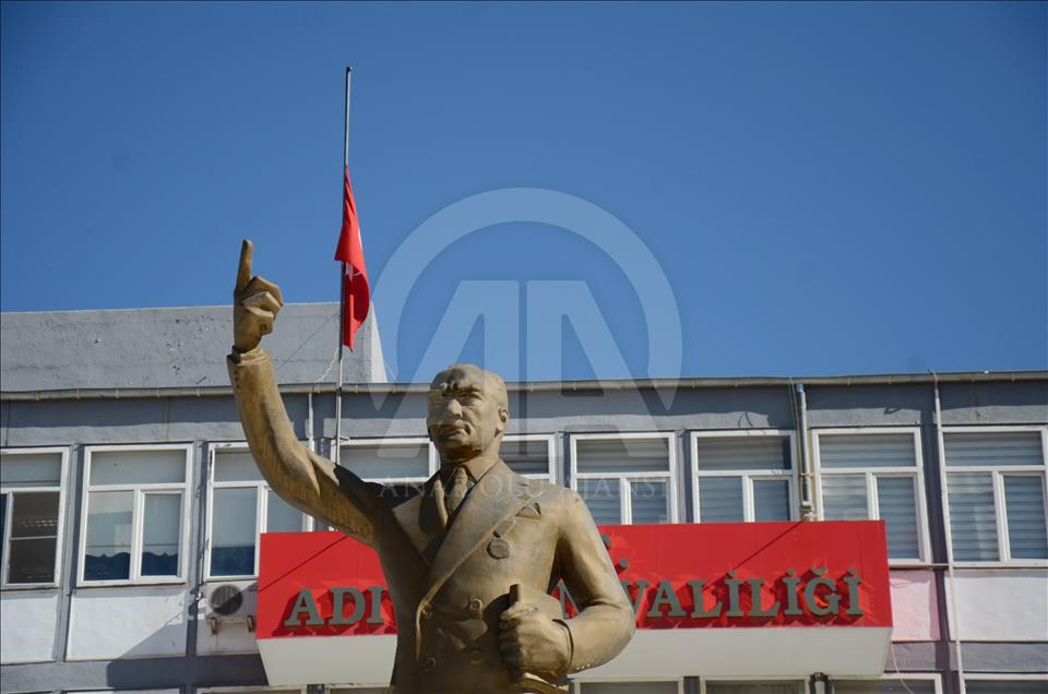 Milli yas nedeniyle bayraklar yarıya indi
