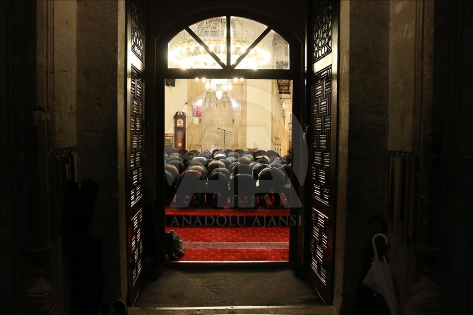 Falja e namazit të teravisë së parë në prag të muajit të shenjtë të Ramazanit në Prishtinë 
