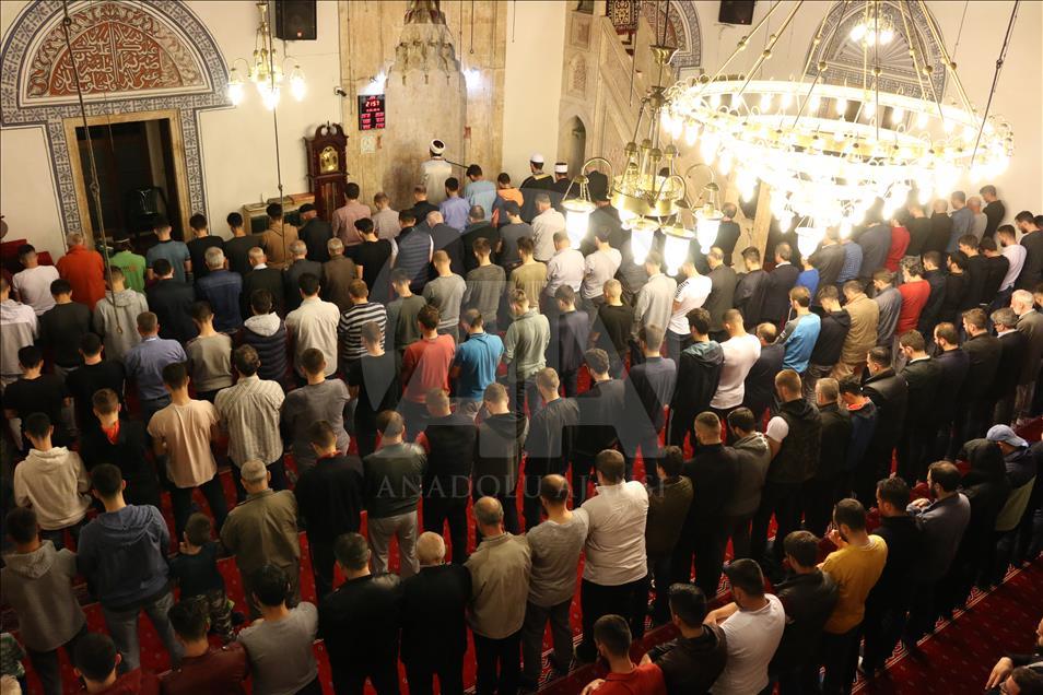 Falja e namazit të teravisë së parë në prag të muajit të shenjtë të Ramazanit në Prishtinë 
