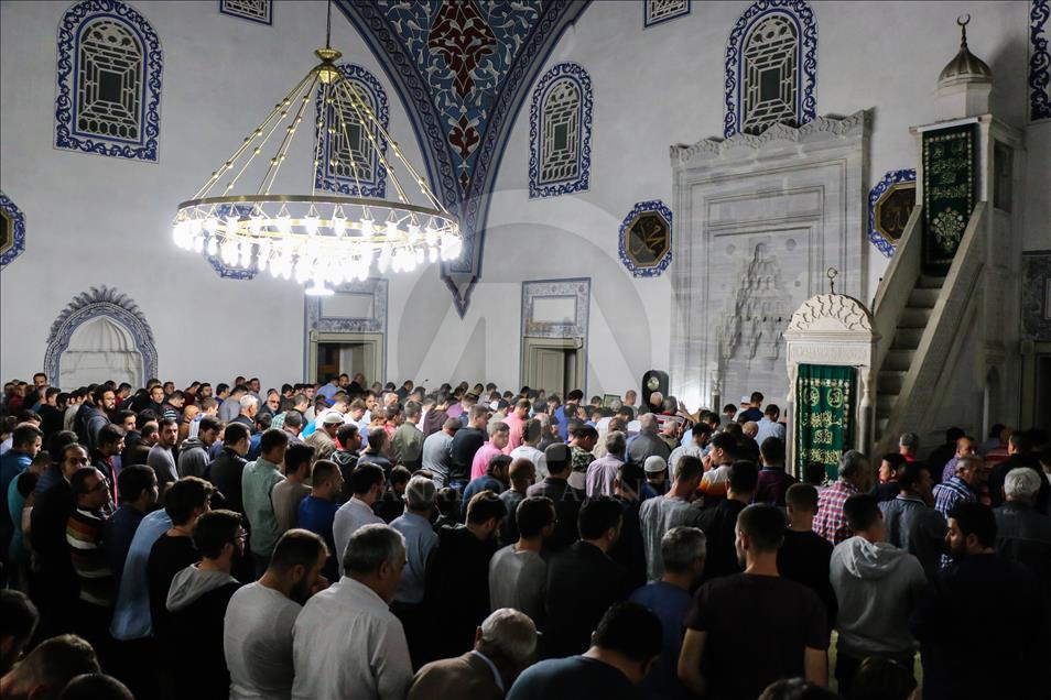 Në vendet e Ballkanit falet namazi i teravisë së parë (Shkup)