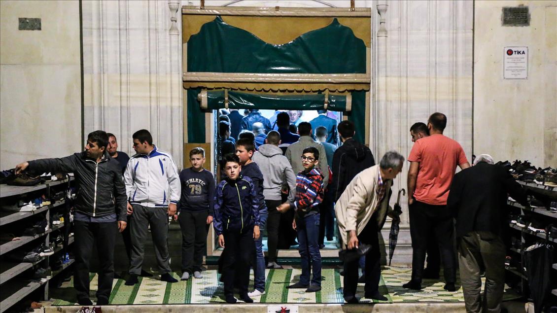 Në vendet e Ballkanit falet namazi i teravisë së parë (Shkup)