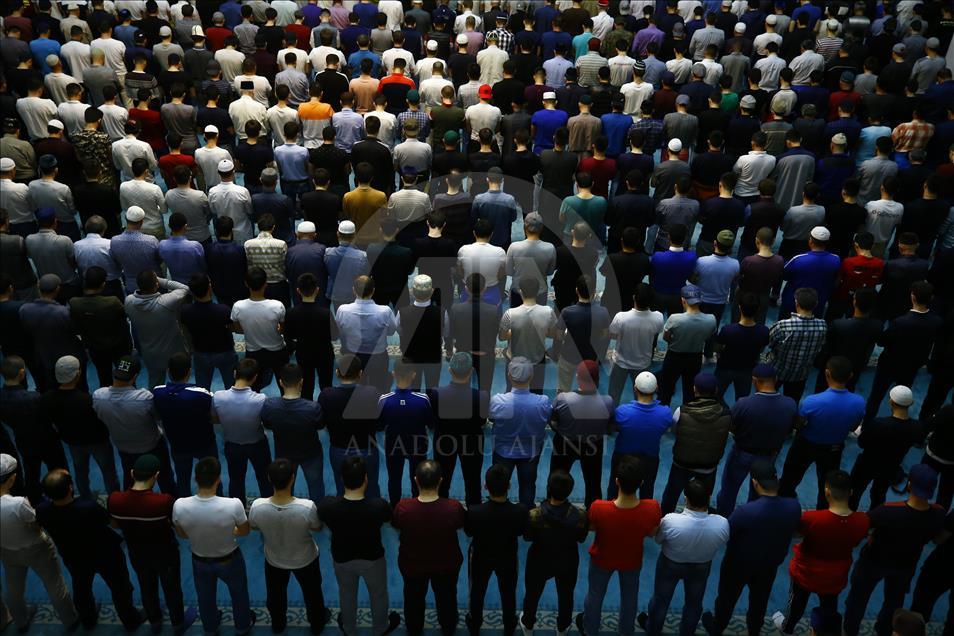 Tarawih pertama di Moskow, Rusia