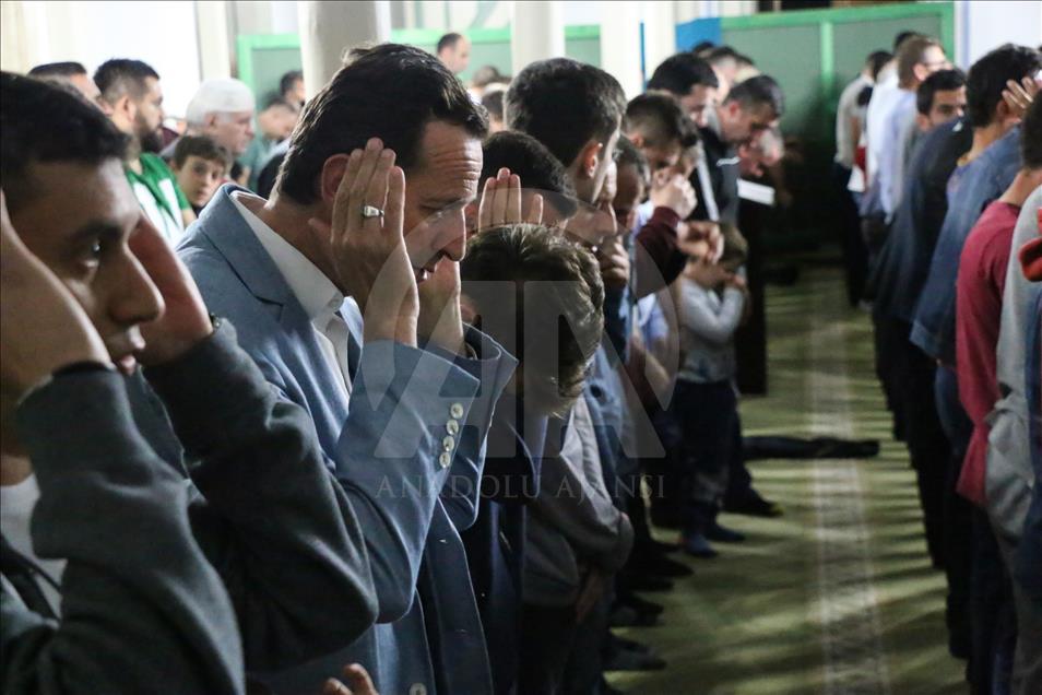 Në vendet e Ballkanit falet namazi i teravisë së parë (Shkup)