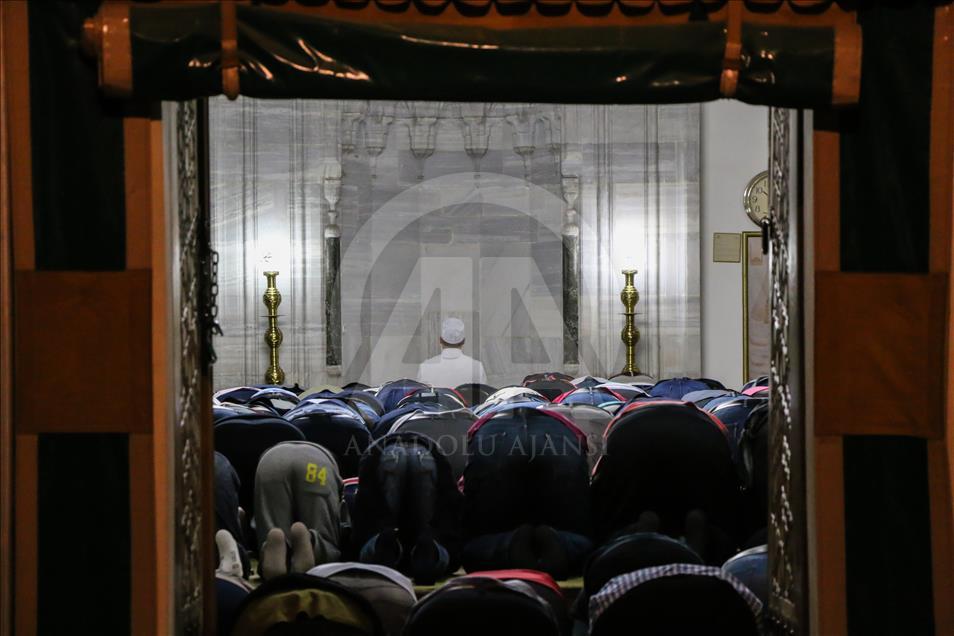 Në vendet e Ballkanit falet namazi i teravisë së parë (Shkup)