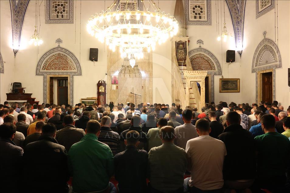 Falja e namazit të teravisë së parë në prag të muajit të shenjtë të Ramazanit në Prishtinë 
