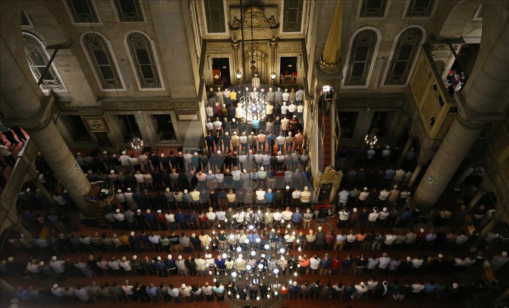 Tarawih pertama di Istanbul, Turki
