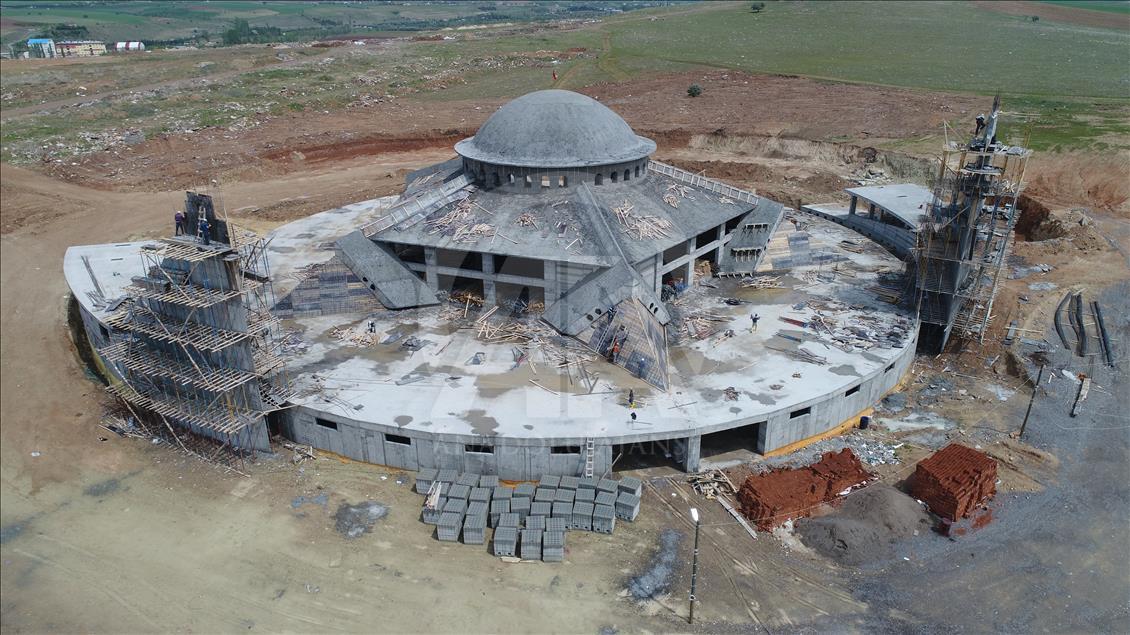 "Ay yıldız" şeklindeki cami Sivas'tan yükseliyor
