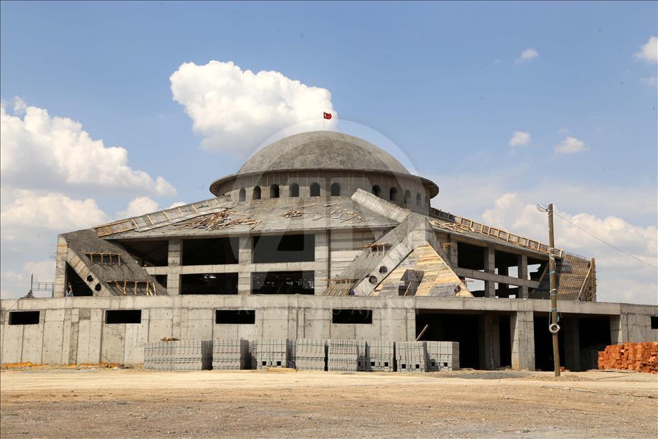 "Ay yıldız" şeklindeki cami Sivas'tan yükseliyor