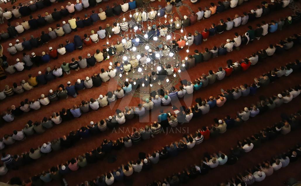 Tarawih pertama di Istanbul, Turki