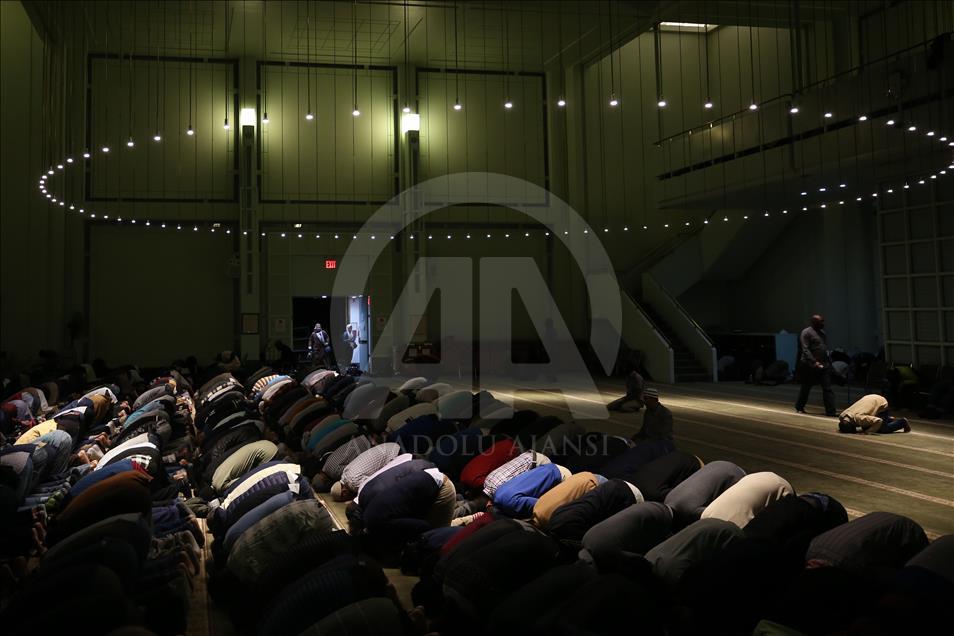Salat Tarawih pertama di kota New York
