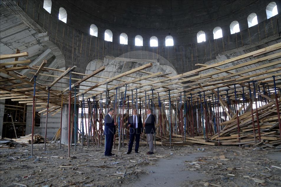 "Ay yıldız" şeklindeki cami Sivas'tan yükseliyor
