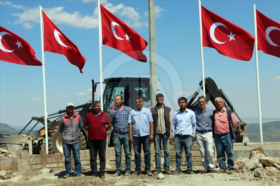 Şehitler Tepesi bayraklarla donatıldı
