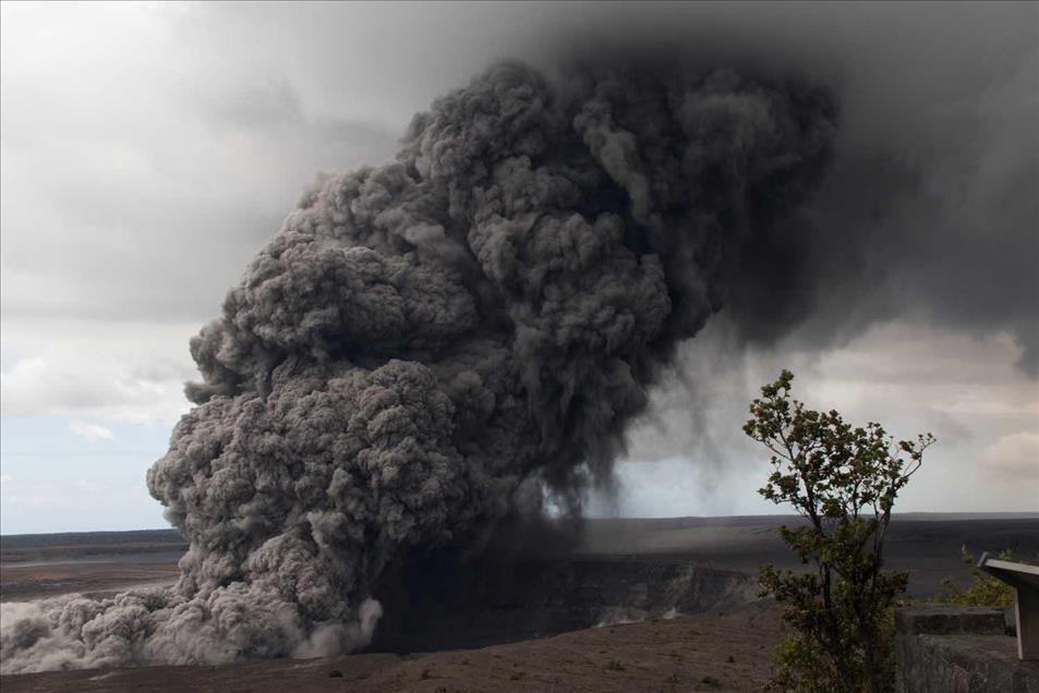 Erupción de volcán en Hawái destruye docenas de estructuras
