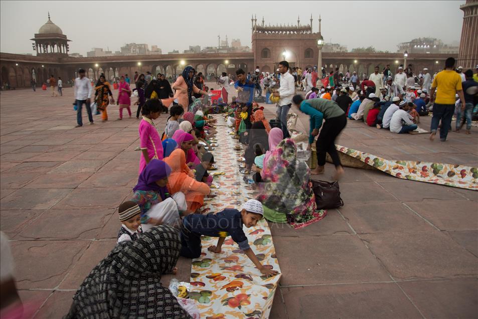 Suasana berbuka puasa di berbagai negara