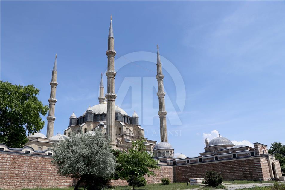 Selimiye Camisi'nde ramazanın ilk cuma namazı kılındı
