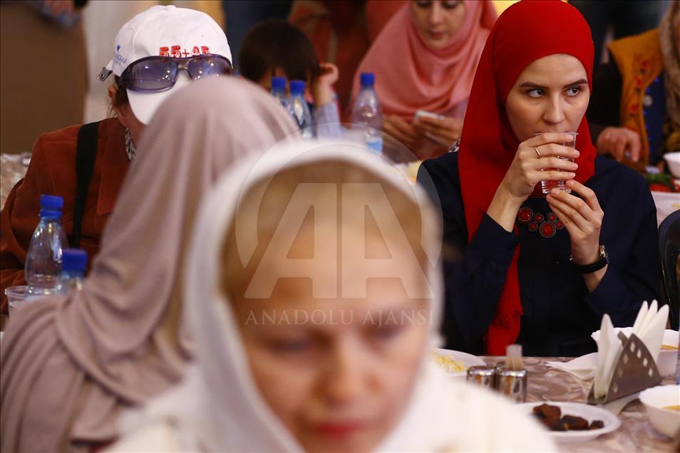 Suasana berbuka puasa di berbagai negara
