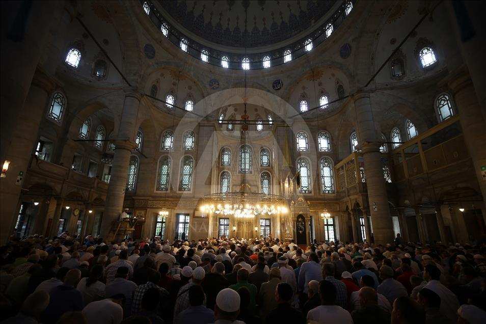 Eyüp Sultan'da ramazanın ilk cuması