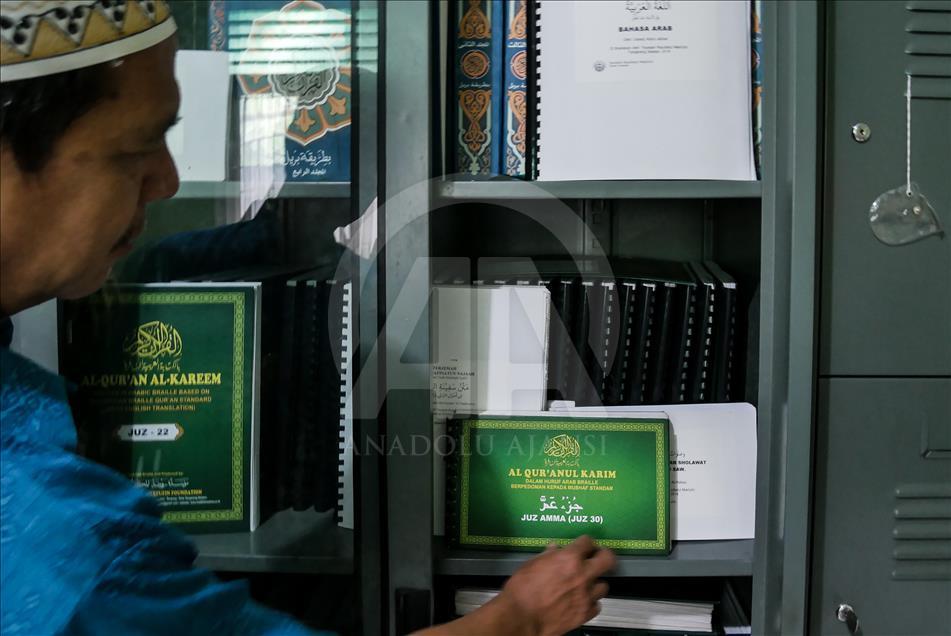 Endonezya'da görme engelliler için Kuran-ı Kerim basıldı