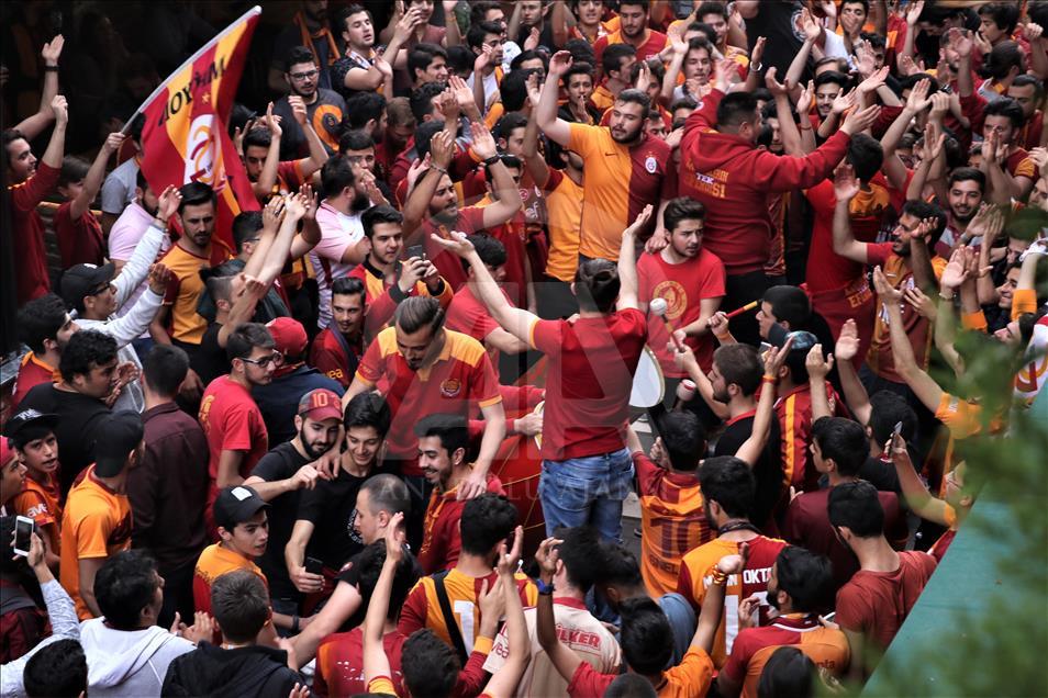 Galatasaray'ın şampiyonluğu kutlanıyor